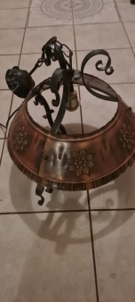 Rusticni bakarni luster.