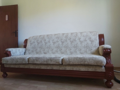 Salonska garnitura sa stočićem iz Jugoexporta! U potpunosti restaurirana.