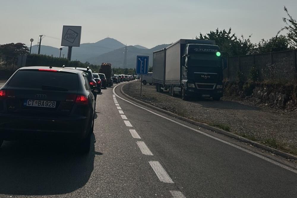 Saobraćajna nezgoda na putu Podgorica-Cetinje: Povrijeđene tri osobe