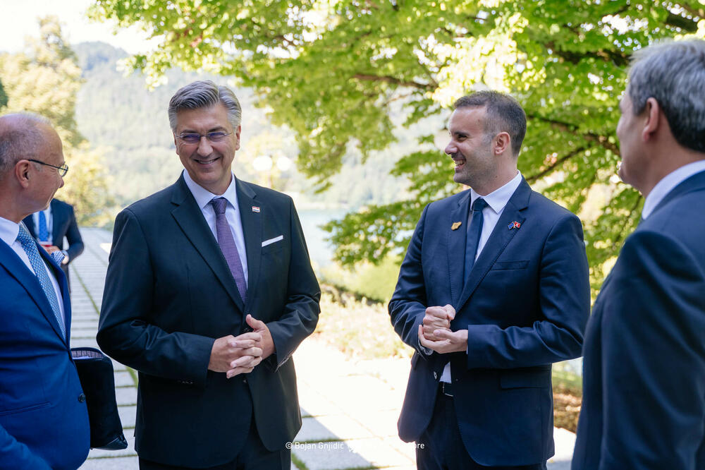 Sastanka nema, kad će - ne zna se: Zastalo rješavanje sporova između Crne Gore i Hrvatske