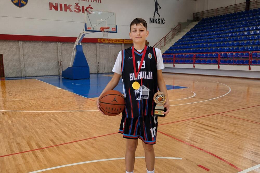 Sava uprkos godinama pronađe način do izbora za idealni tim
