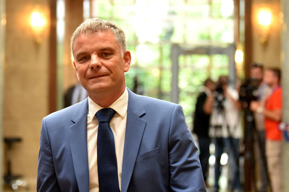 Šef ANB-a unovčio firmu za 52.500 eura: Ivica i Zvezdana Janović na računima i u kešu imaju više od 128.000