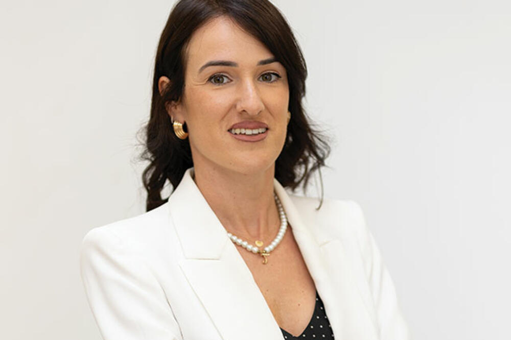 Sekretarka zaradila dvaput više od ministra: Decembarske zarade u Ministarstvu javne uprave