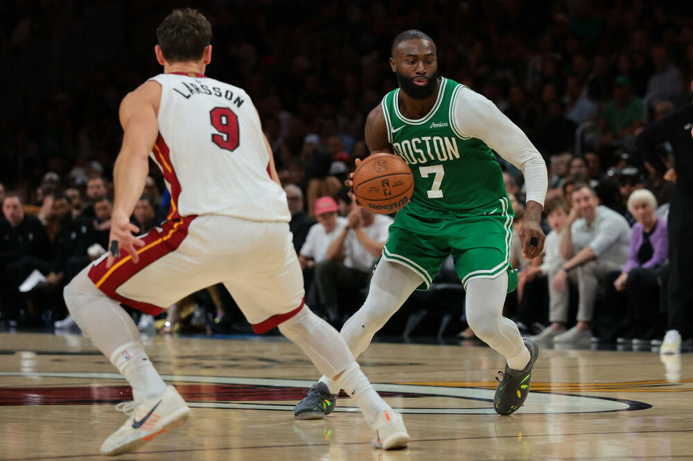 Seltiksi ubacili 53 poena u prvoj četvrtini, novi tripl-dabl za Jokića i Taunsa