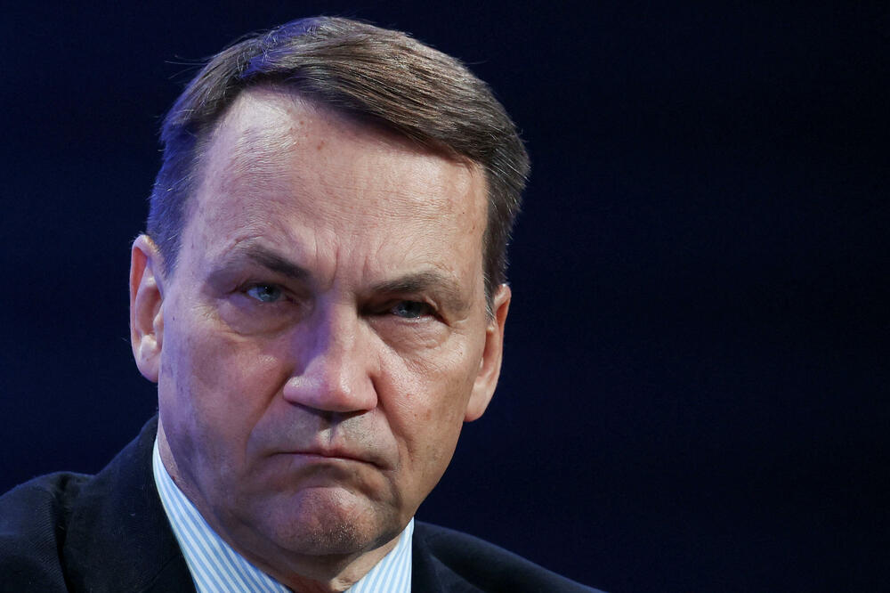 Šikorski: U NATO treba da primamo one zemlje zbog kojih smo spremni da uđemo u rat