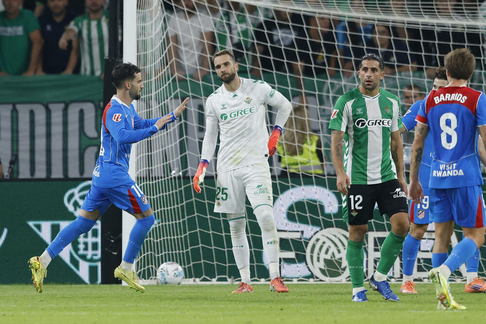 Simeone i Beana majstorijama utišali "Kartuhu": Atletiko srušio Betis, za prvi trijumf u gostima i minus tri od Barse