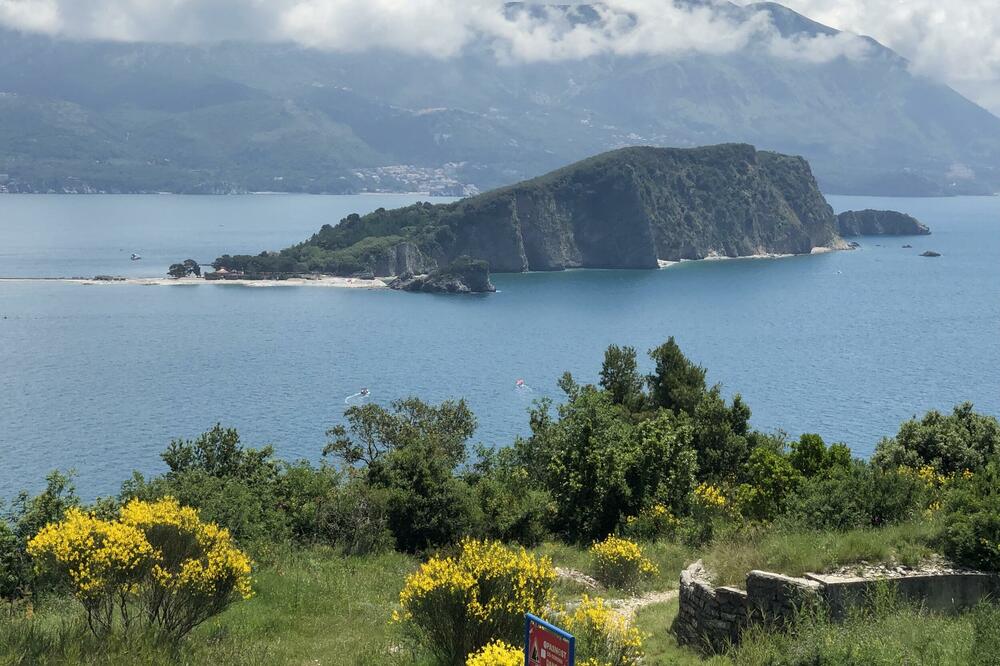 Šinavatri blokirali ostrvo zbog poreza