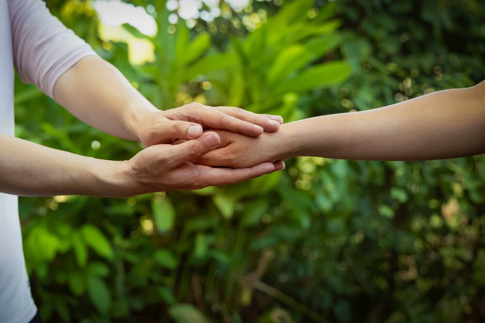 Sindrom spasioca: kada potreba da pomažemo drugima postane teret za nas same