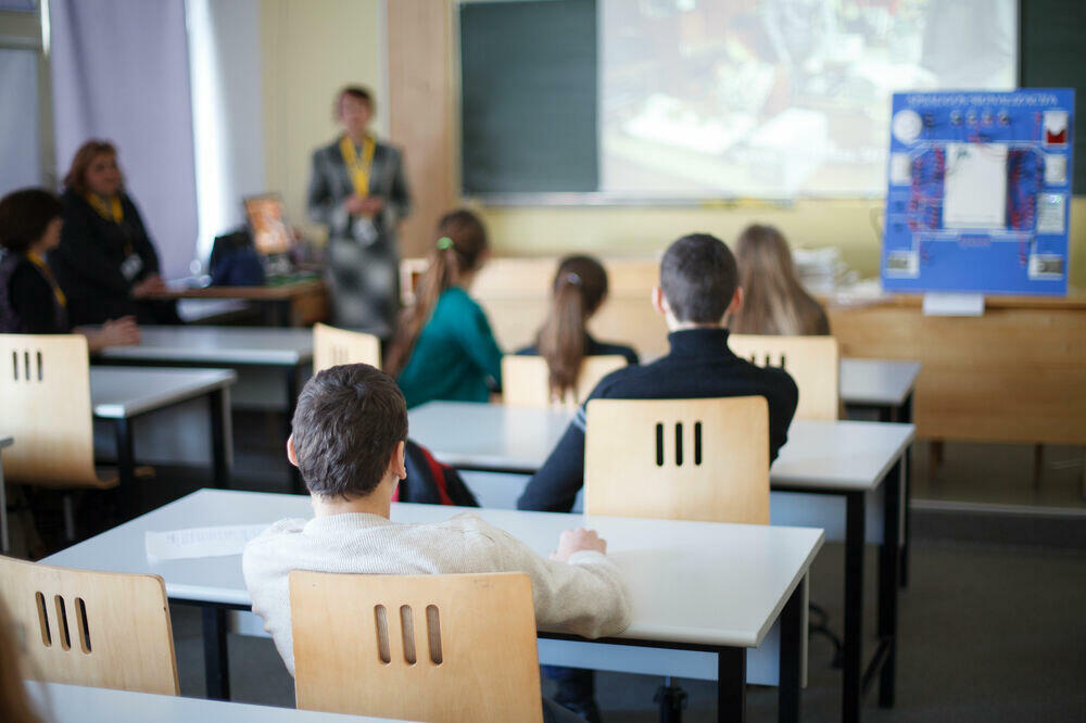 Sistem "posvađao" peticu i znanje - gotovo polovina osnovaca i četvrtina srednjoškolaca lani odlikaši