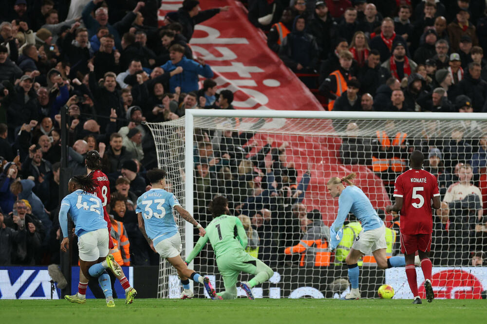 Siti na mjestu noćnih mora ostao živ; Dvostruka pobjeda nad Liverpulom nakon 90 godina i nastavak trke s Arsenalom