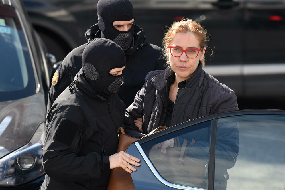 Skup podrške Vesni Bratić ispred Višeg suda u Podgorici