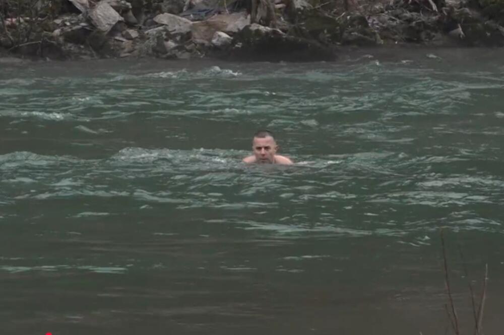 Slađan Šćekić pliva u ledenom Limu: Podsjeća nadležne da ispune obećanja