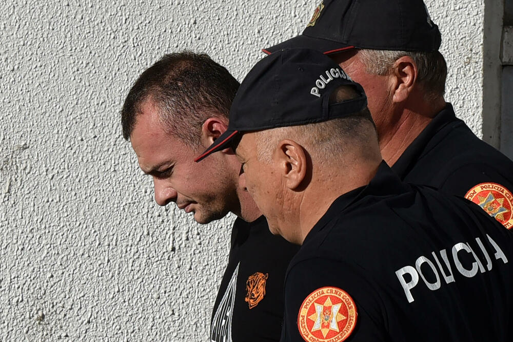 Služba prođe, klan je vječan: Lazović se kleo Zviceru da nije tačno da njegovi policajci maltretiraju kavčane