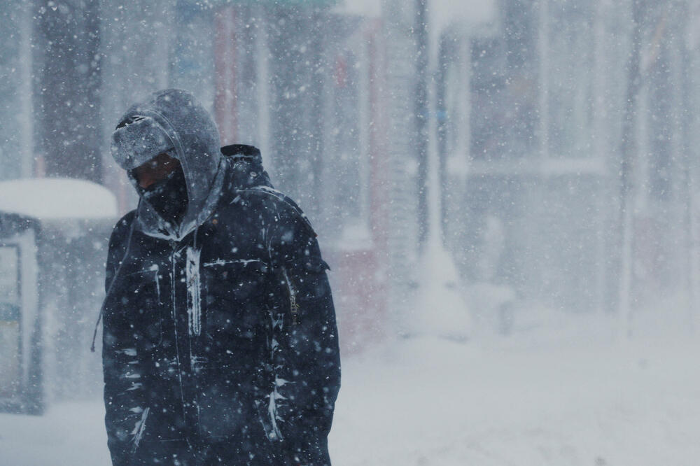 Sniježna oluja na sjeveroistoku SAD: Stotine hiljada ljudi nema struju, prekidi saobraćaja, ne rade škole...