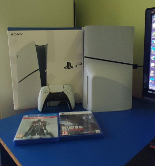 Sony PS5 Physical i 5 igrica