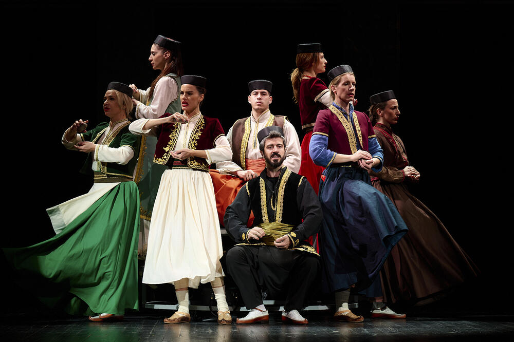 Spajajući kontraste, &ldquo;Bolivud&rdquo; postavlja pitanja