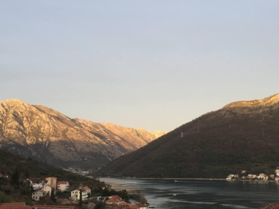 Stan  Herceg Novi s vidim na more