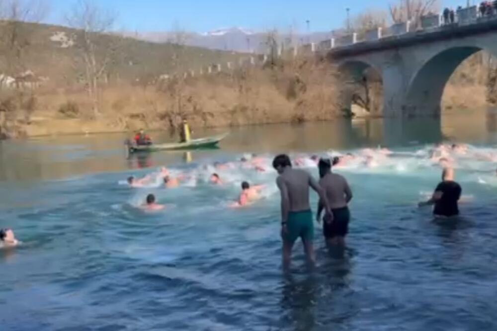 Stefan Šćepanović prvi do Bogojavljenskog krsta u Danilovgradu