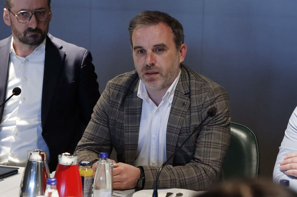 Stojanović za "Vijesti": Gorivo skuplje 90 odsto, poskupljenje avio-karata moguće od aprila