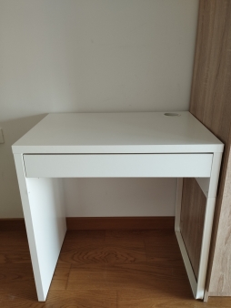 Stol IKEA Micke 73x50 cm , 75 visina