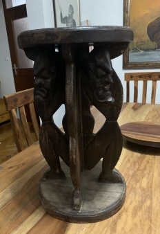 Stolica-sto, umjetnina
