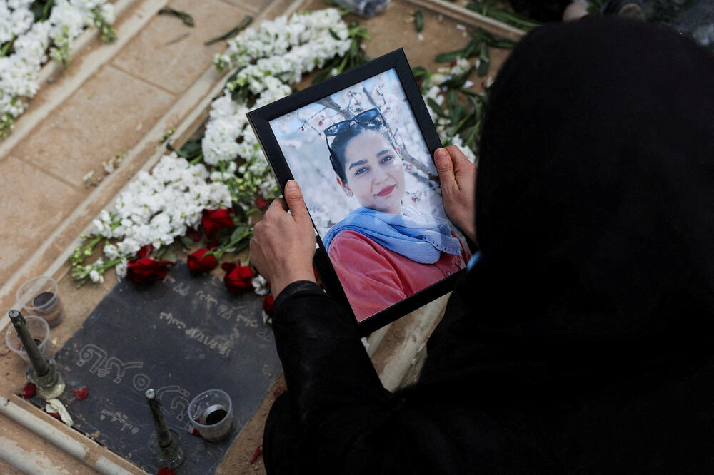 Strah i nada Iranaca zarobljenih između bombi i prkosne vlasti
