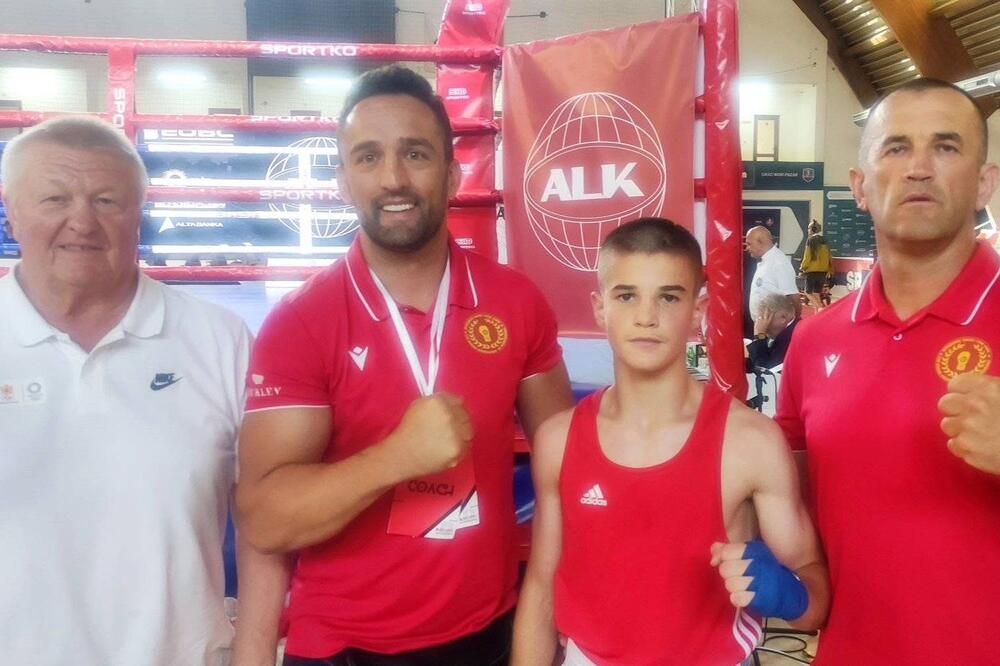 Strahinja Mrdak obezbijedio evropsku medalju, u ponedjeljak boksuje za finale