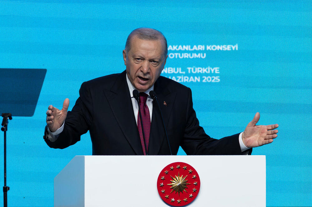 Sud u Istanbulu odobrio pritvaranje novinara: Optužen da je prijetio Erdoganu jer je pominjao ubijene sultane