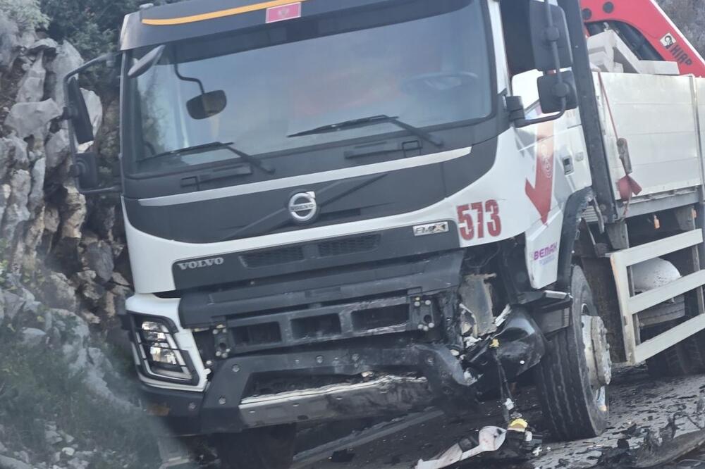 Sudar kamiona i automobila na putu Danilovgrad - Nikšić, stradala jedna osoba