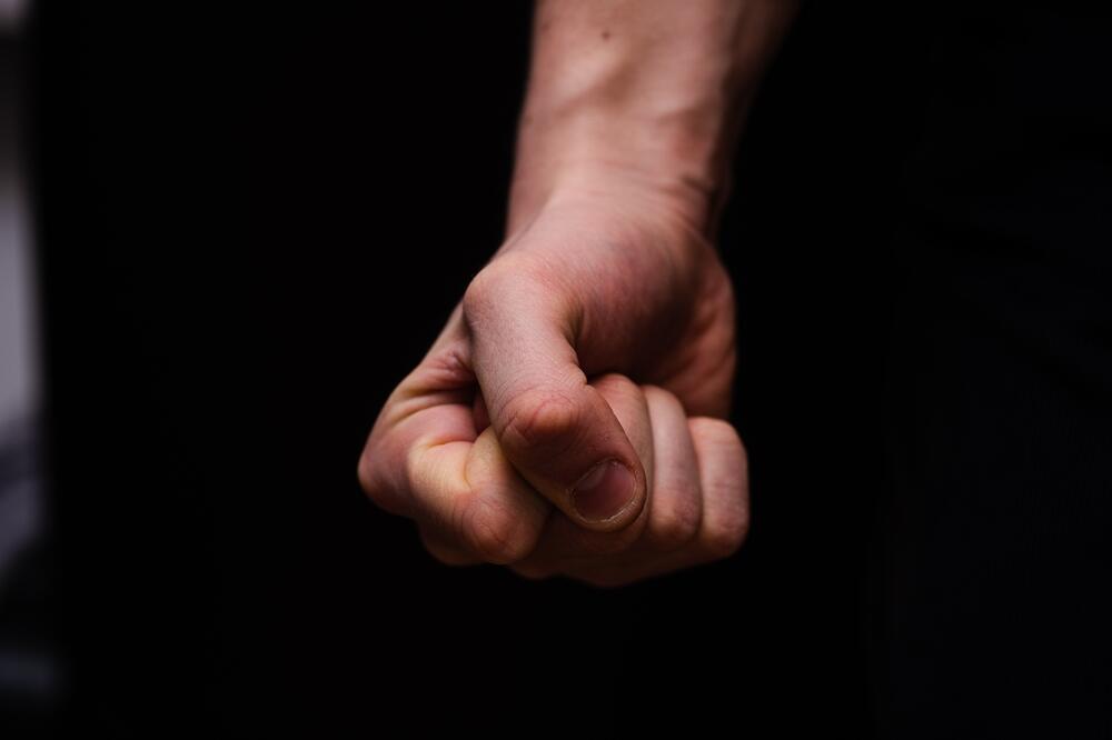 Sutomore: Sekulović pretučen ispred kuće, policija traga za napadačima