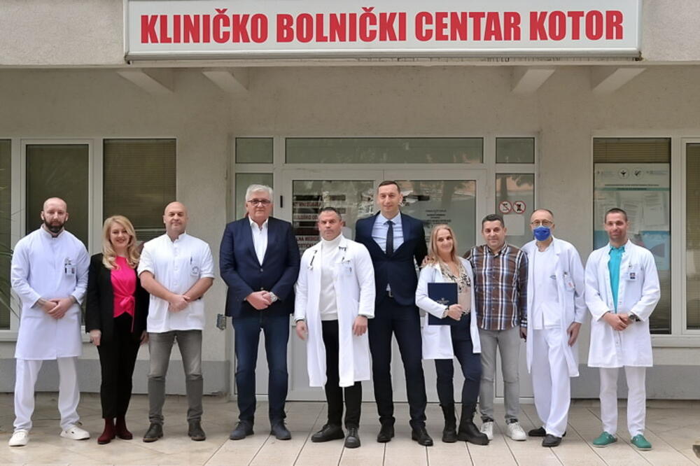 Suvlasnici kompanije Montenegro Stars donirali lift vrijedan 67 hiljada eura Kliničko-bolničkom centru Kotor