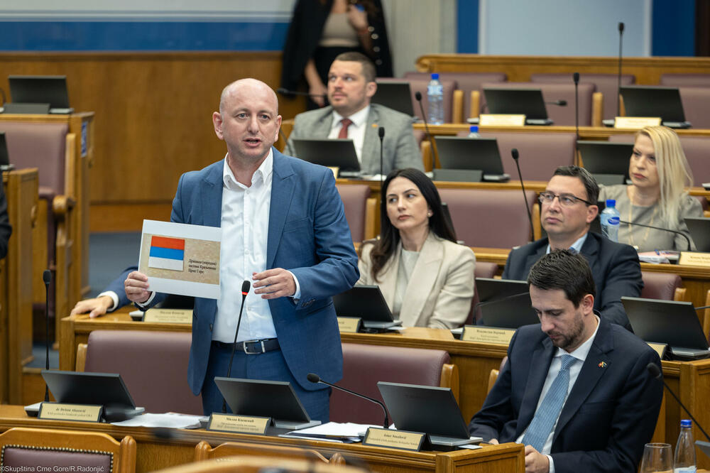 Svečarska trobojka neće na jarbole: Skupština Odbila predlog DNP-a o isticanju narodne zastave