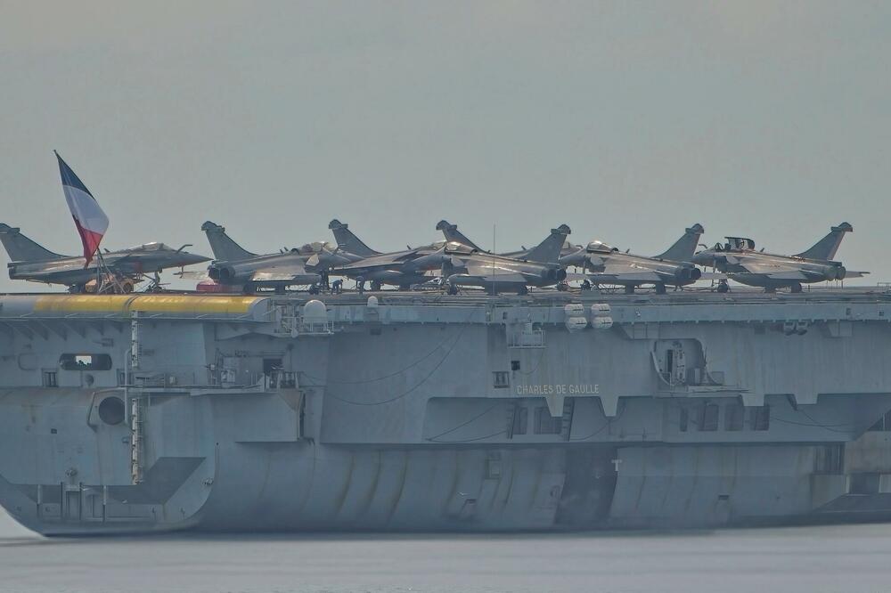 Švedski mediji: Ruski dron se približio francuskom nosaču aviona Šarl de Gol u Malmeu