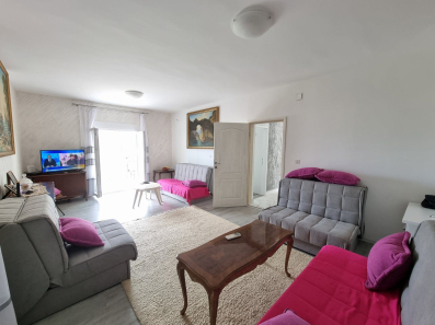 Sveti Stefan,Budva-Dvosoban stan sa pogledom na more i parking mestom (na period do 01.06.2025)