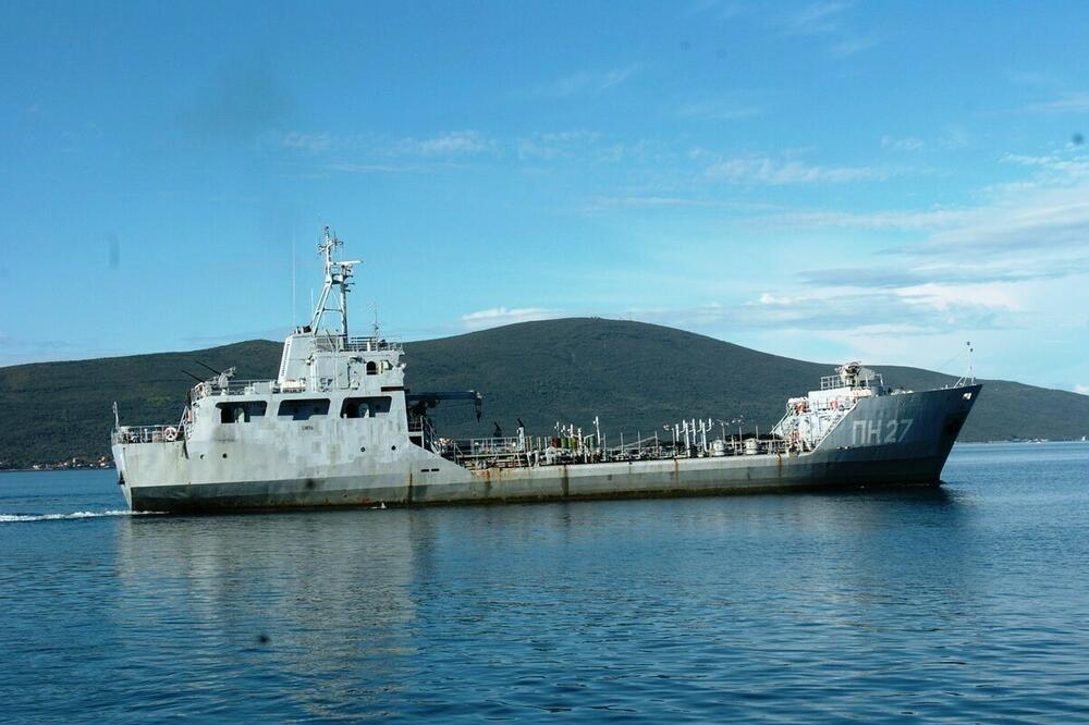 Tanker će rezati u Baru: Ministarstvo odbrane riješilo se još jednog zapuštenog vojnog broda