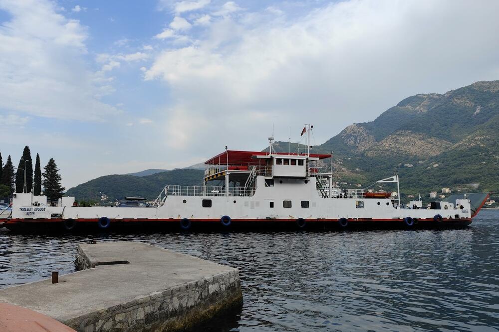 Trajekt "Trideseti avgust" imao problema u hrvatskim teritorijalnim vodama: Ostao bez pogona u nevremenu