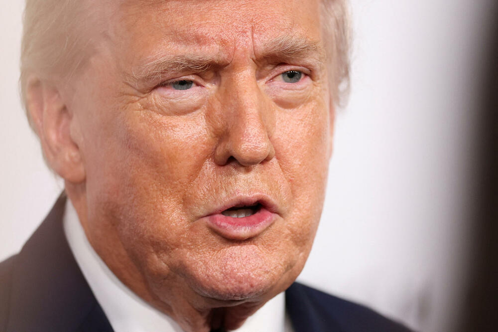 Tramp prijeti carinama svakoj državama koje snabdijevaju Kubu naftom