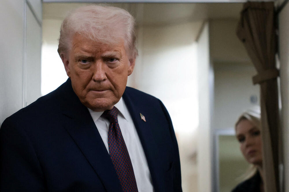 Tramp prijeti Kanadi carinoma od 100 odsto ako ne prekine trgovinske pregovore s Kinom