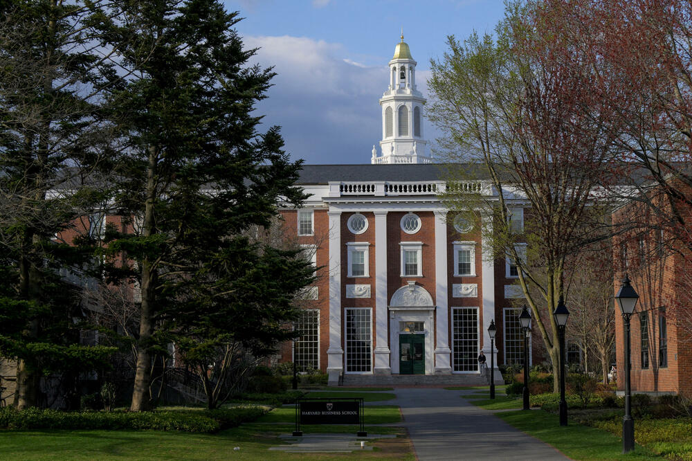 Trampov desant na Harvard