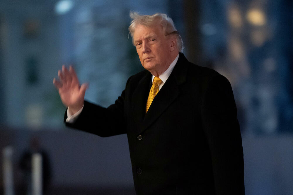 Trećina Amerikanaca podržava američki napad na Venecuelu, pokazala anketa Rojters/Ipsos