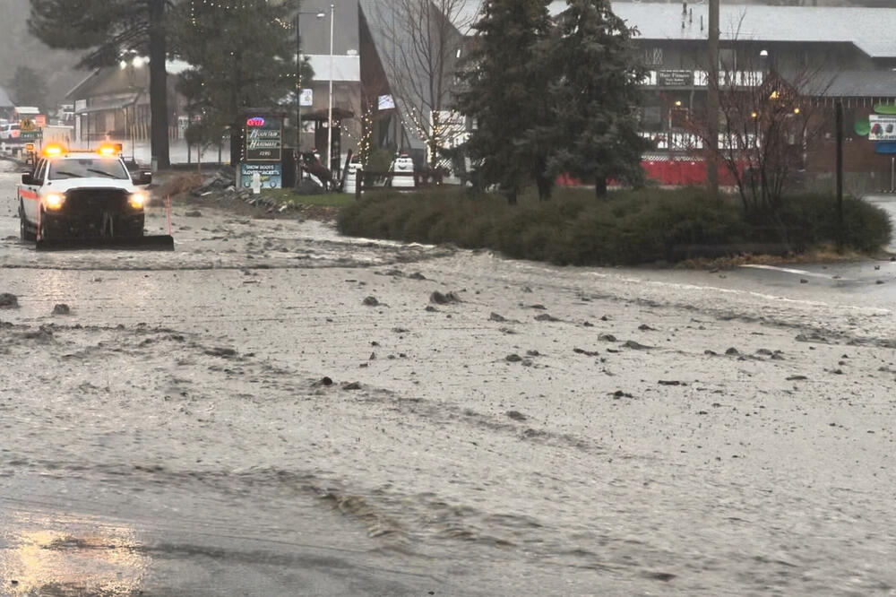 Tri osobe poginule u poplavama i klizištima u Kaliforniji
