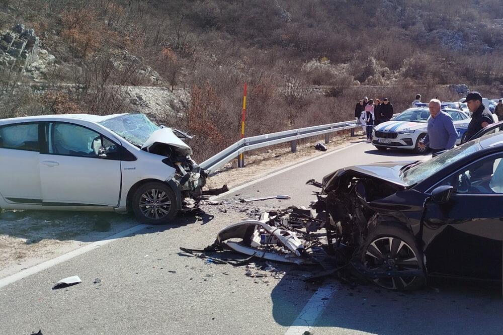 Tri osobe povrijeđene u udesu na putu Nikšić - Risan