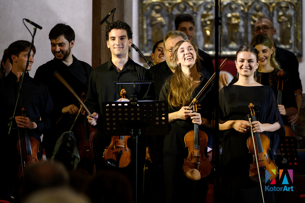 Tri vijeka godišnjih doba: Festivalski orkestar Crne Gore održao koncert u Katedrali Sv. Tripuna posvećen Vivaldiju