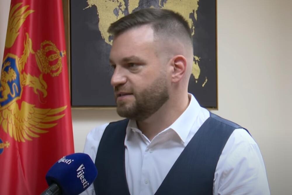 Trivić: Srednjoškolci danas polažu matematiku