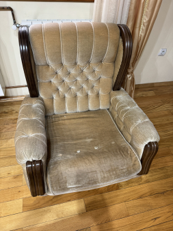 Trosjed, dvosjed, fotelja i tabure plus navlake