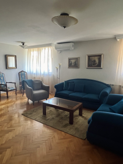 Trosoban, renoviran, odlican stan u Bloku V