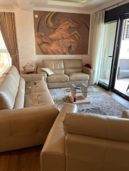 Trosoban stan 130m2, Centar, Budva, Izdvavanje