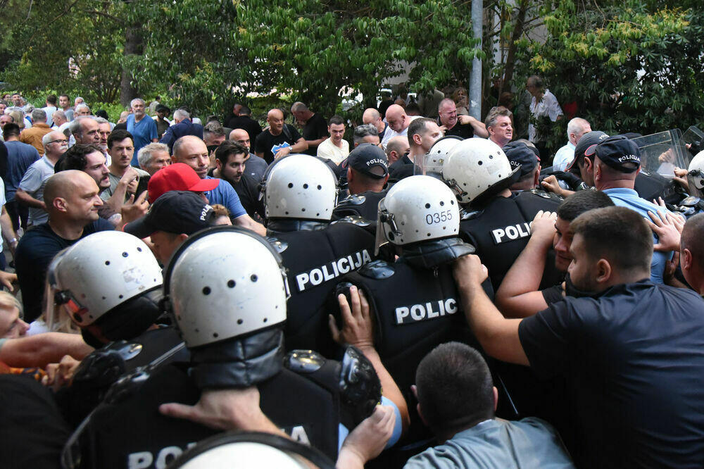 Tužioci još čitaju &ldquo;Kuću beskućnika&rdquo;