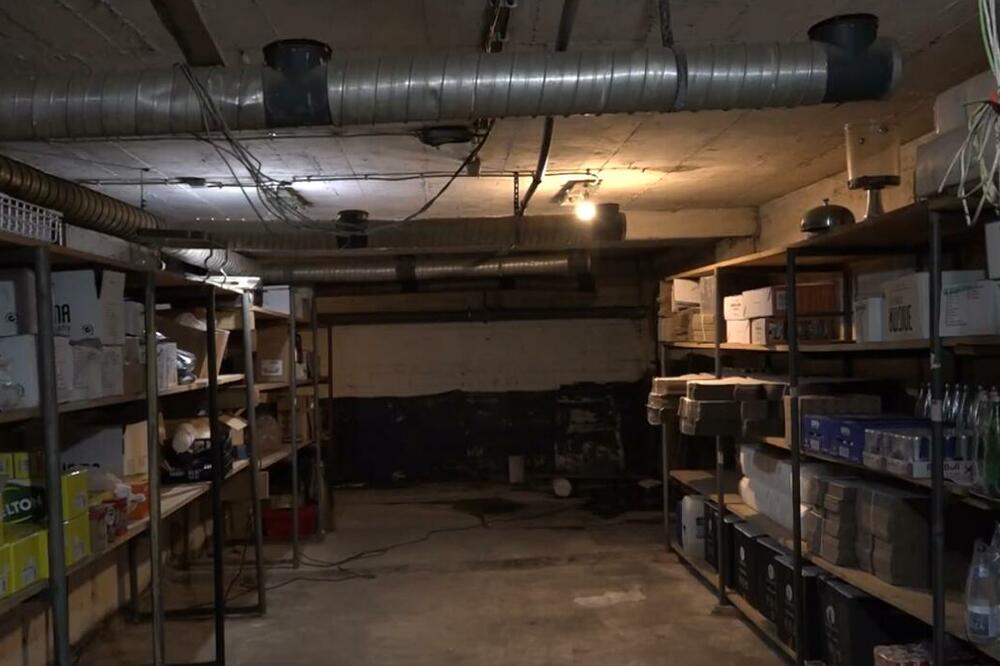 U Crnoj Gori postoji oko 170 atomskih skloništa, većina ih potiče iz Jugoslavije, mogu da prime manji dio stanovništa