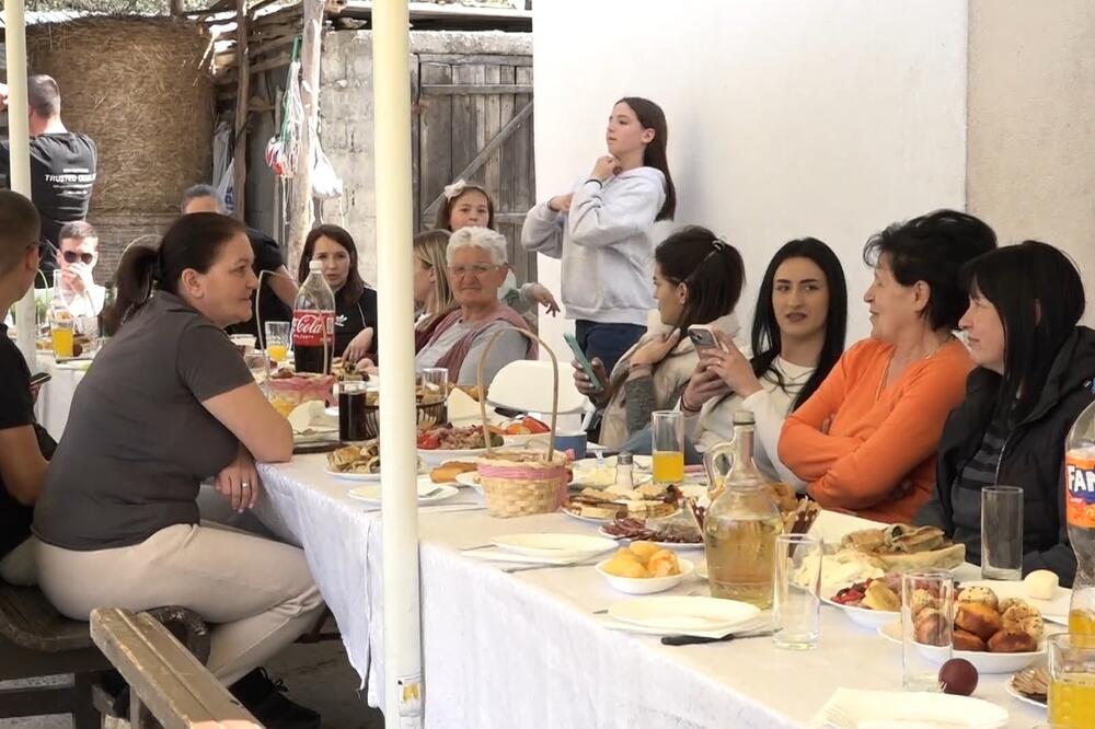 U domu Veličkovića danas se nije slavio samo praznik, već i zajedništvo, ljubav i vjera